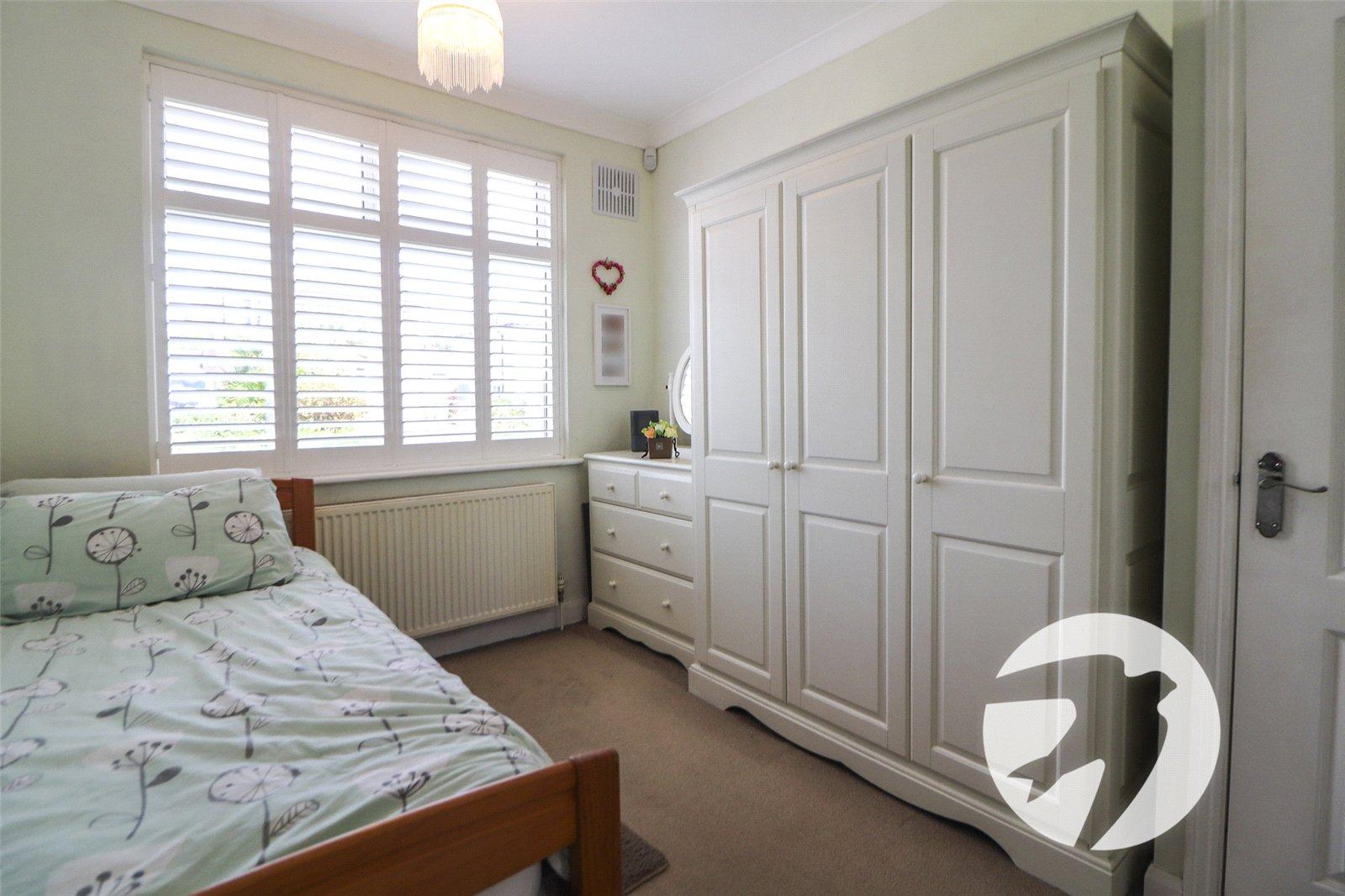 2 bedroom bungalow for sale in Bexleyheath | Robinson Jackson