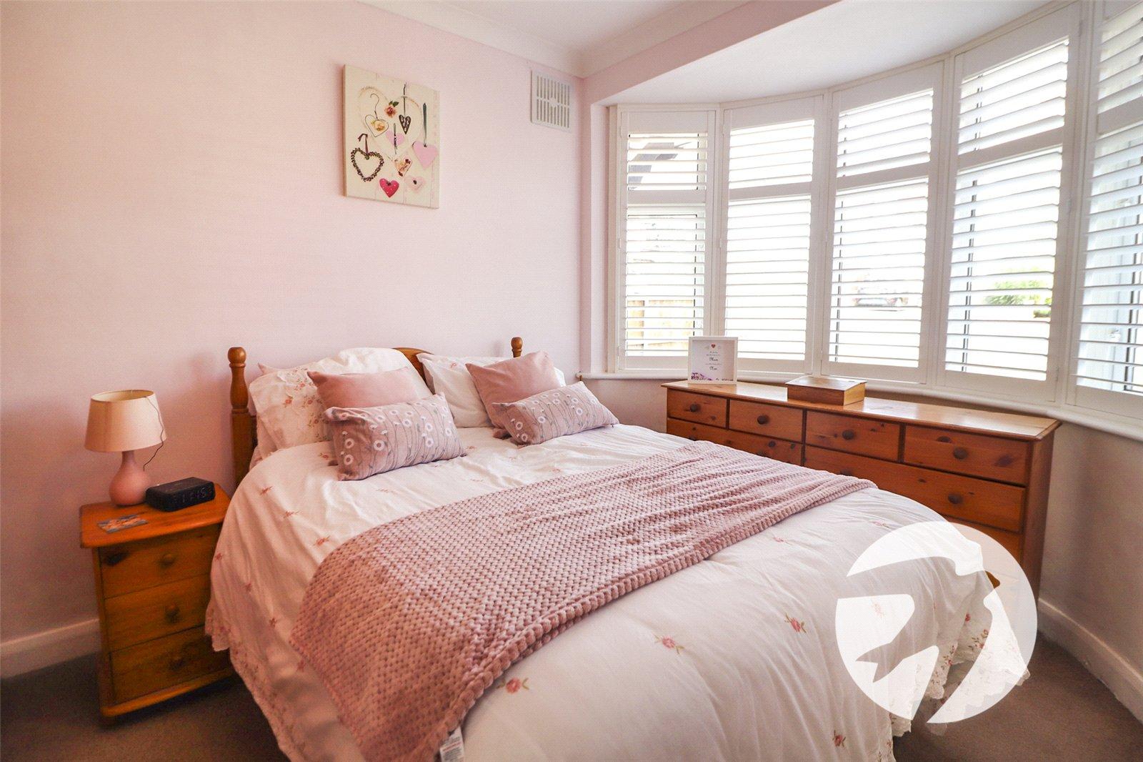 2 bedroom bungalow for sale in Bexleyheath | Robinson Jackson