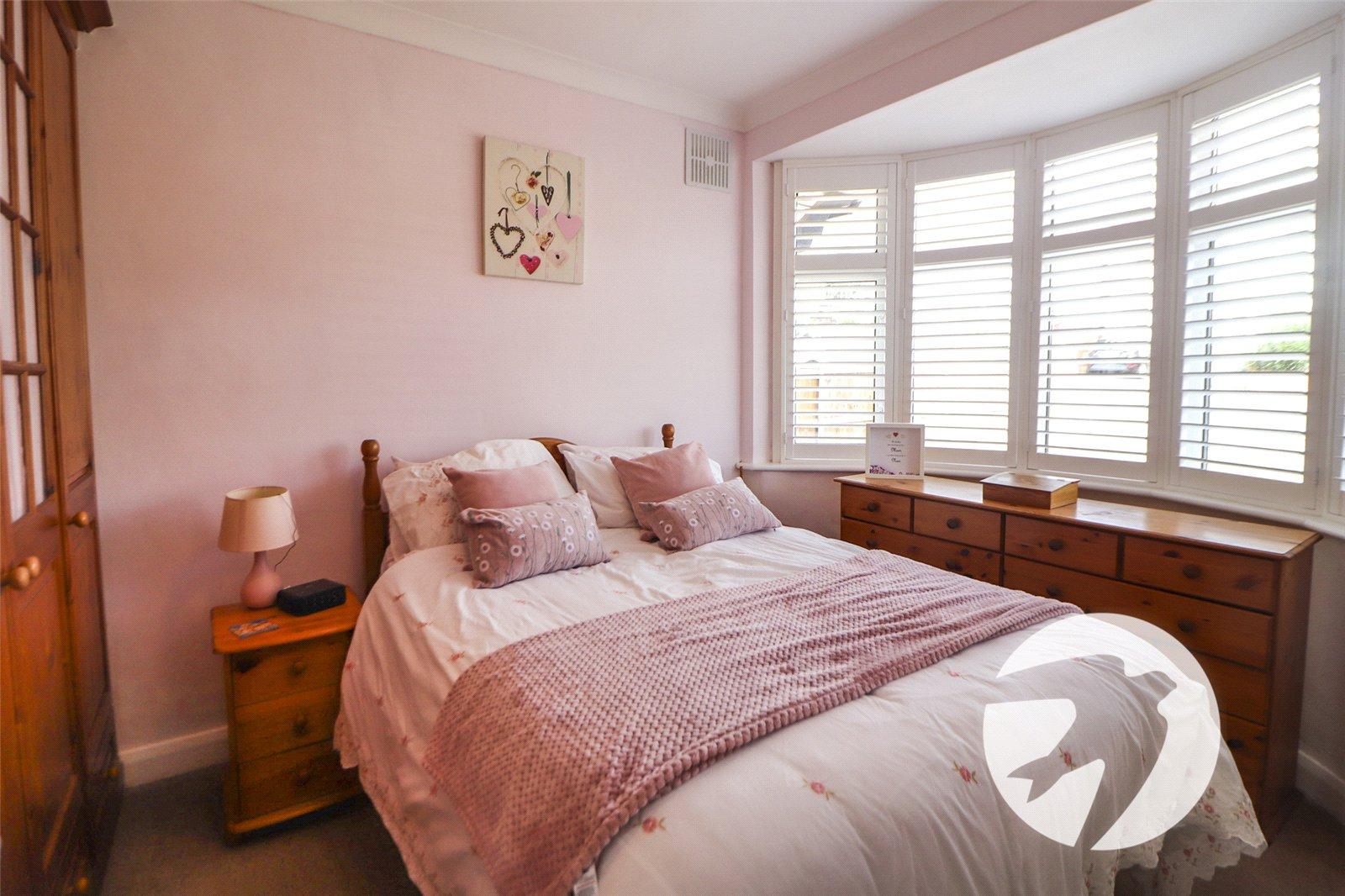 2 bedroom bungalow for sale in Bexleyheath | Robinson Jackson