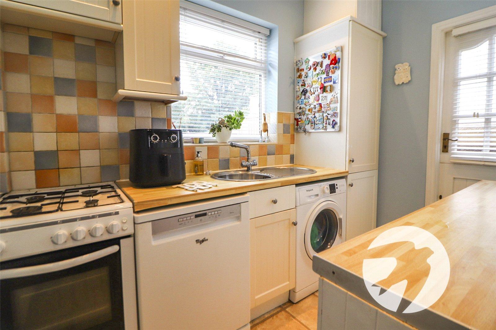 2 bedroom bungalow for sale in Bexleyheath | Robinson Jackson