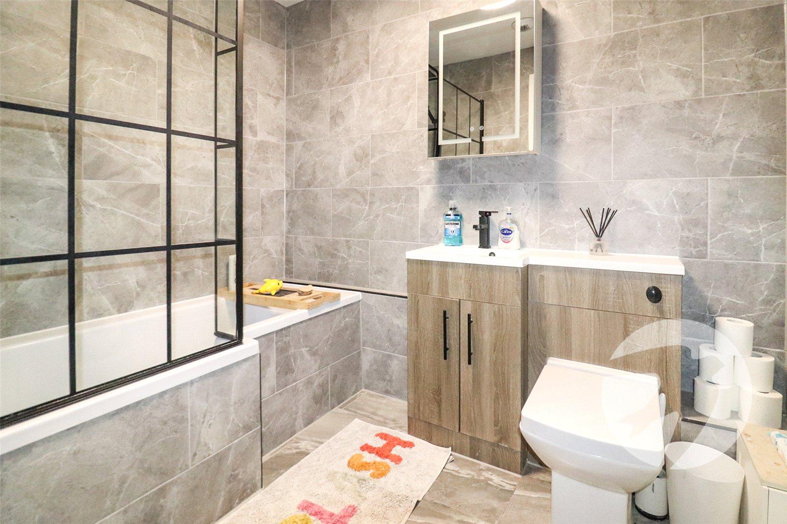 2 bedroom property for sale in 102 High Street | Robinson Jackson