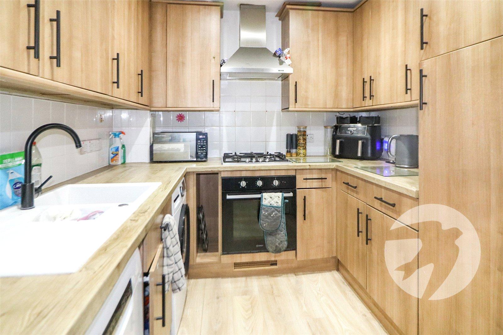 2 bedroom property for sale in 102 High Street | Robinson Jackson