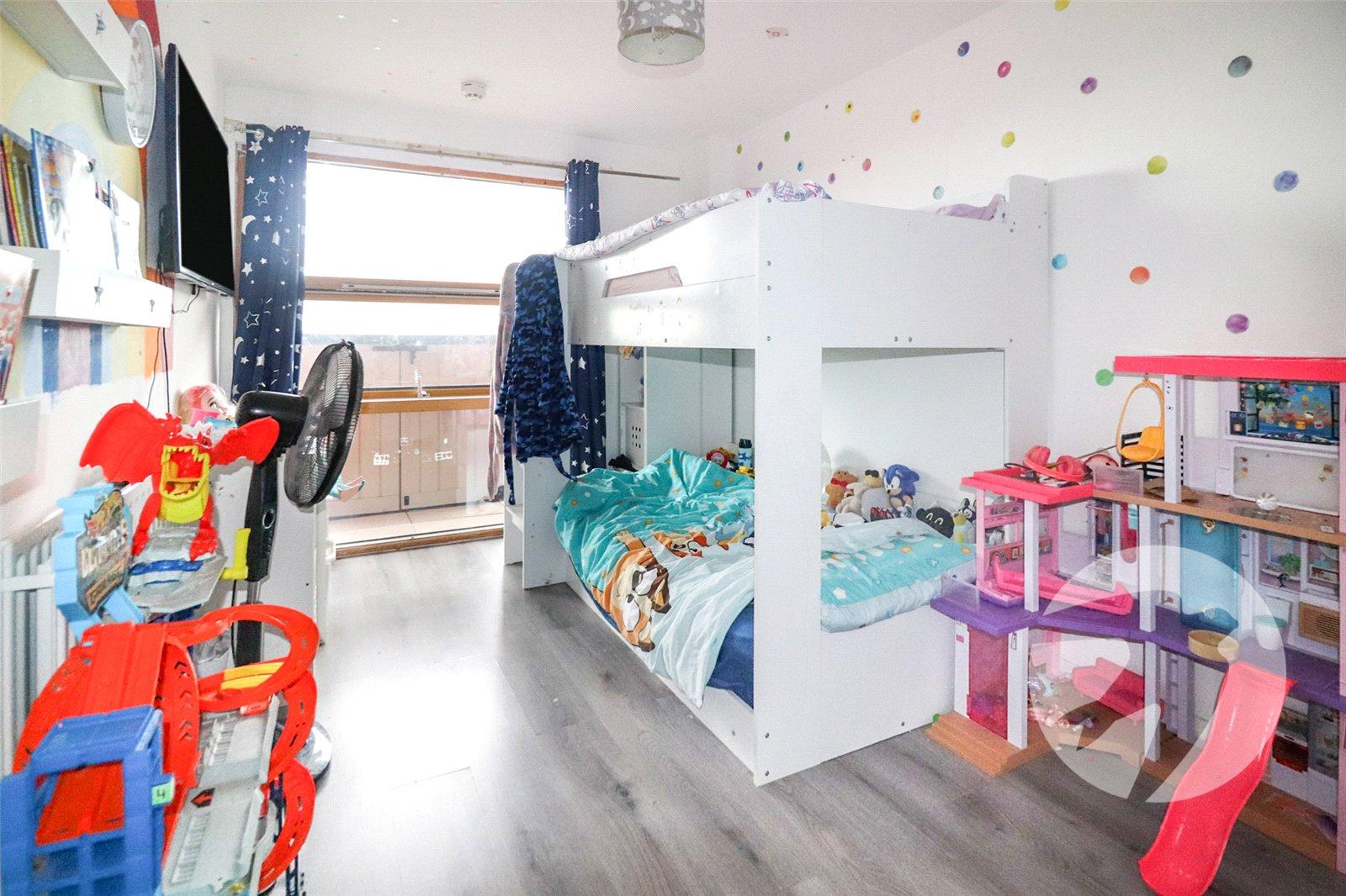 2 bedroom property for sale in 102 High Street | Robinson Jackson