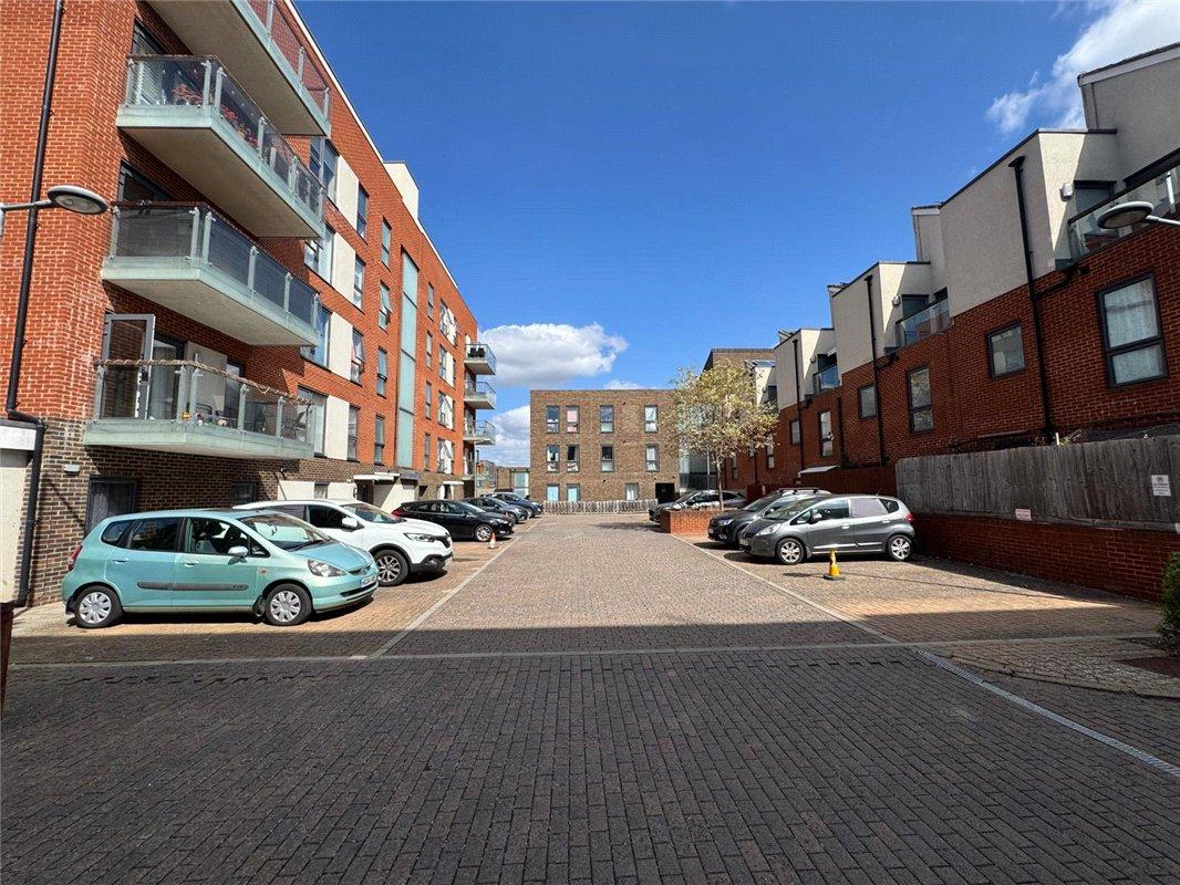2 bedroom property for sale in Orpington | Robinson Jackson