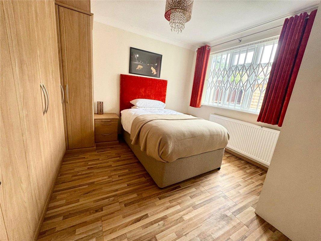 2 bedroom bungalow for sale in South Orpington | Robinson Jackson