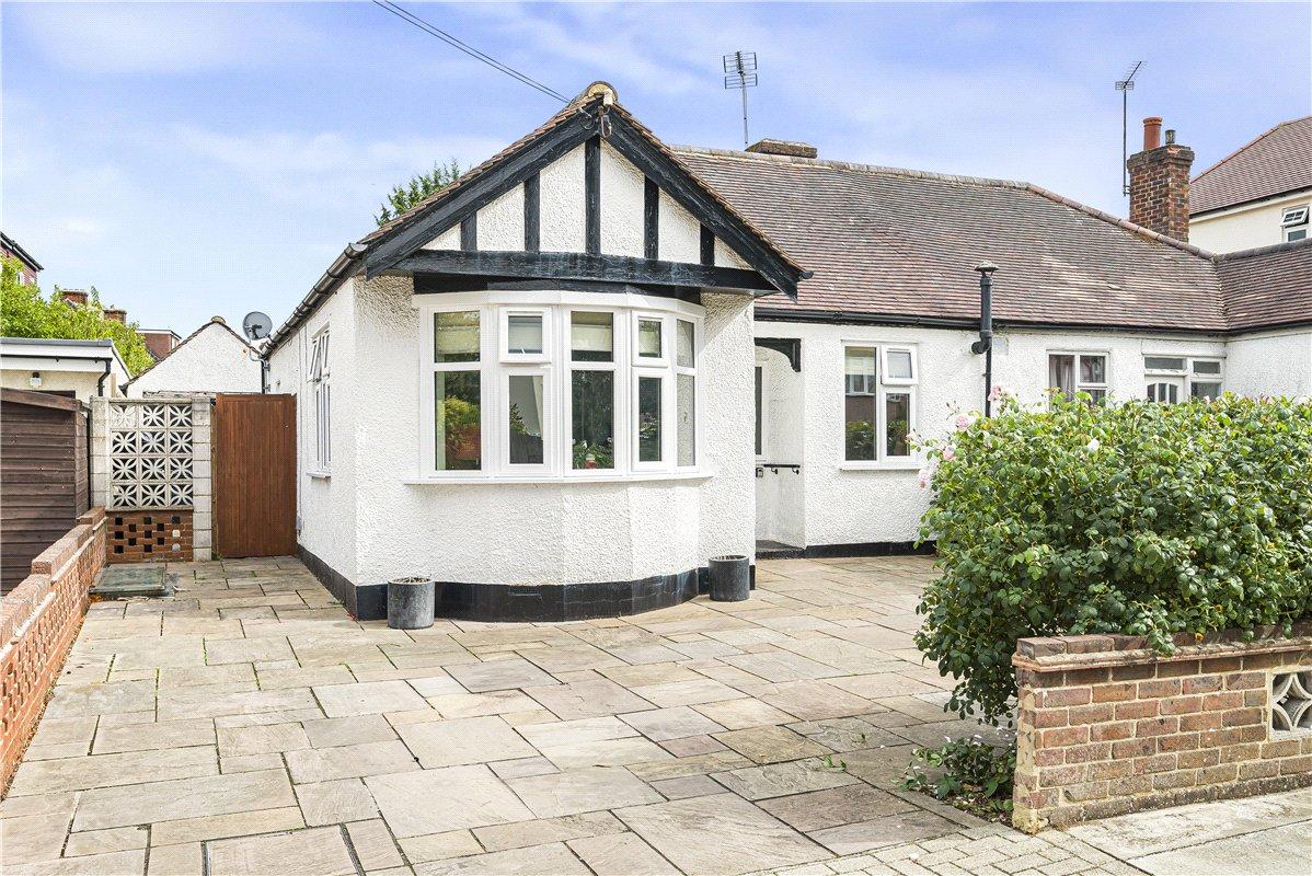 2 bedroom bungalow for sale in Orpington | Robinson Jackson