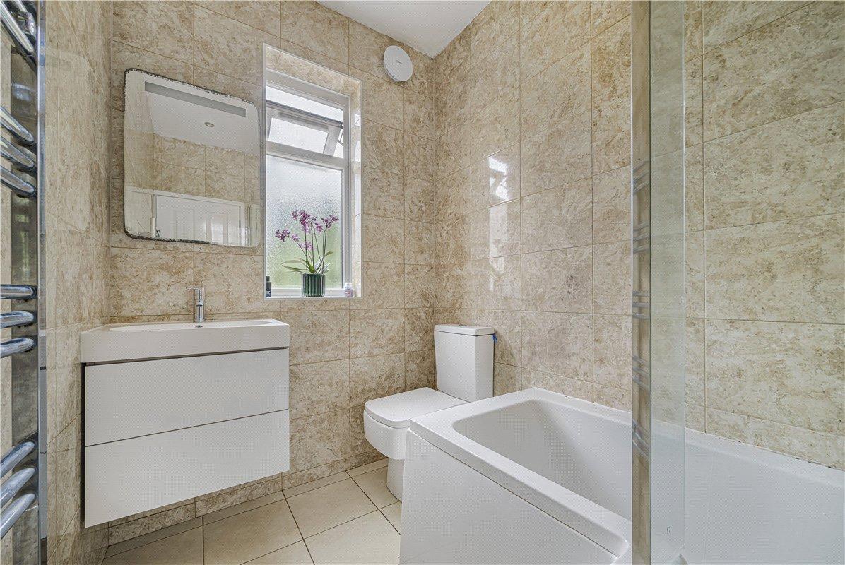 2 bedroom bungalow for sale in Orpington | Robinson Jackson