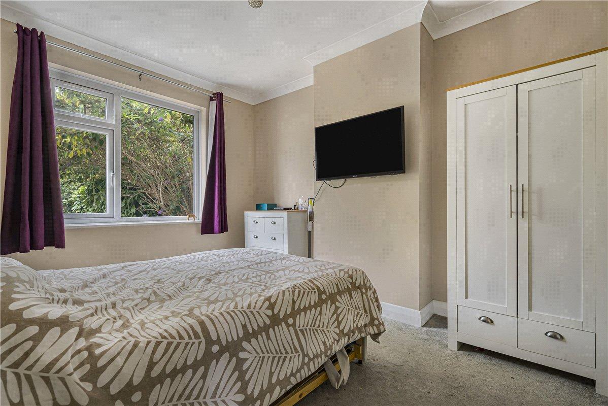 2 bedroom bungalow for sale in Orpington | Robinson Jackson