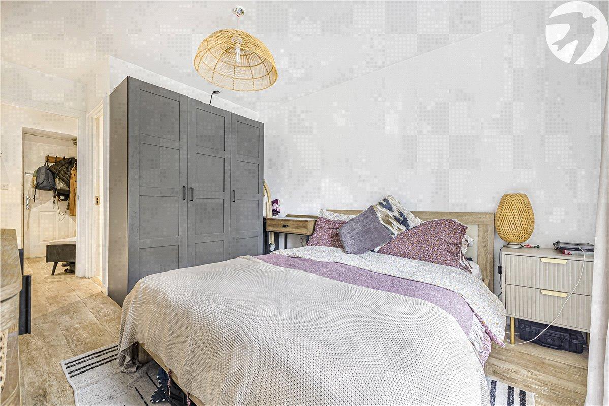 2 bedroom property for sale in Bromley | Robinson Jackson
