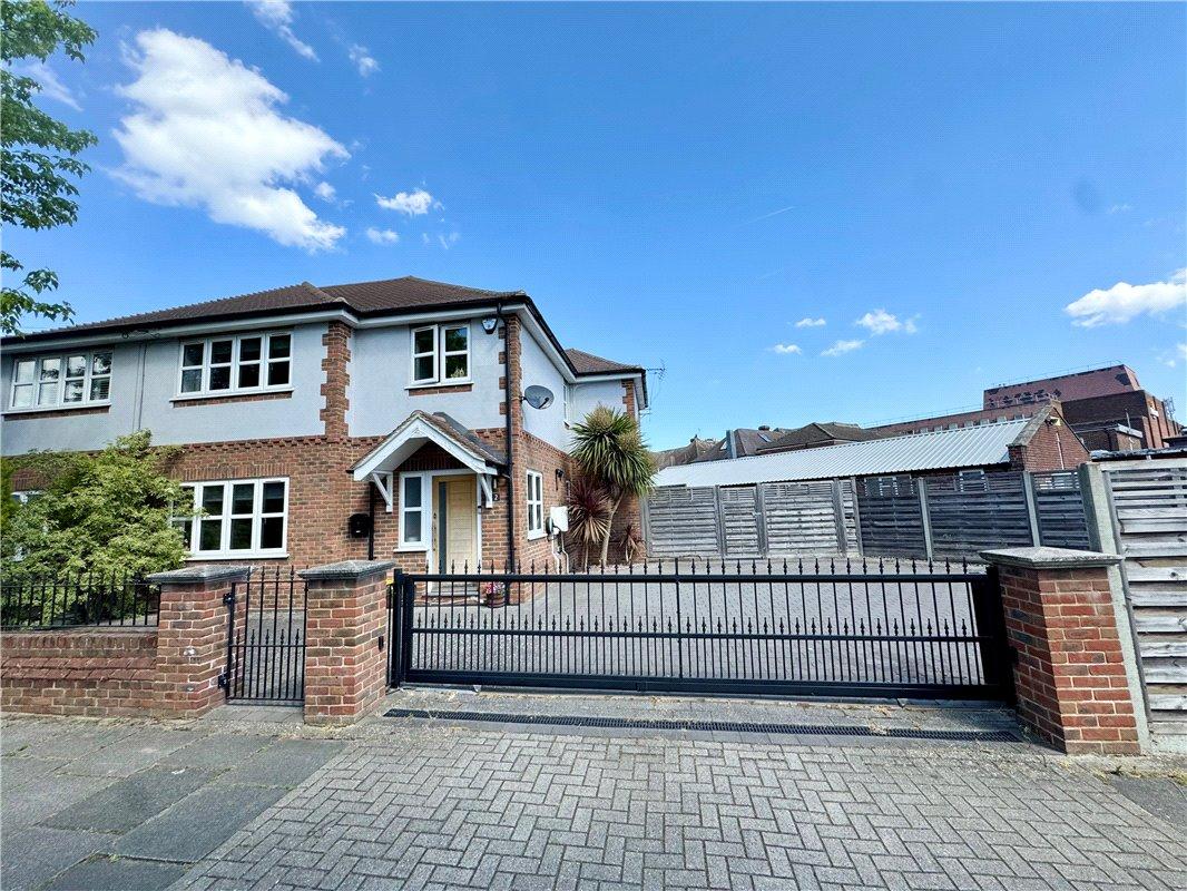 4 bedroom house for sale in Petts Wood | Robinson Jackson