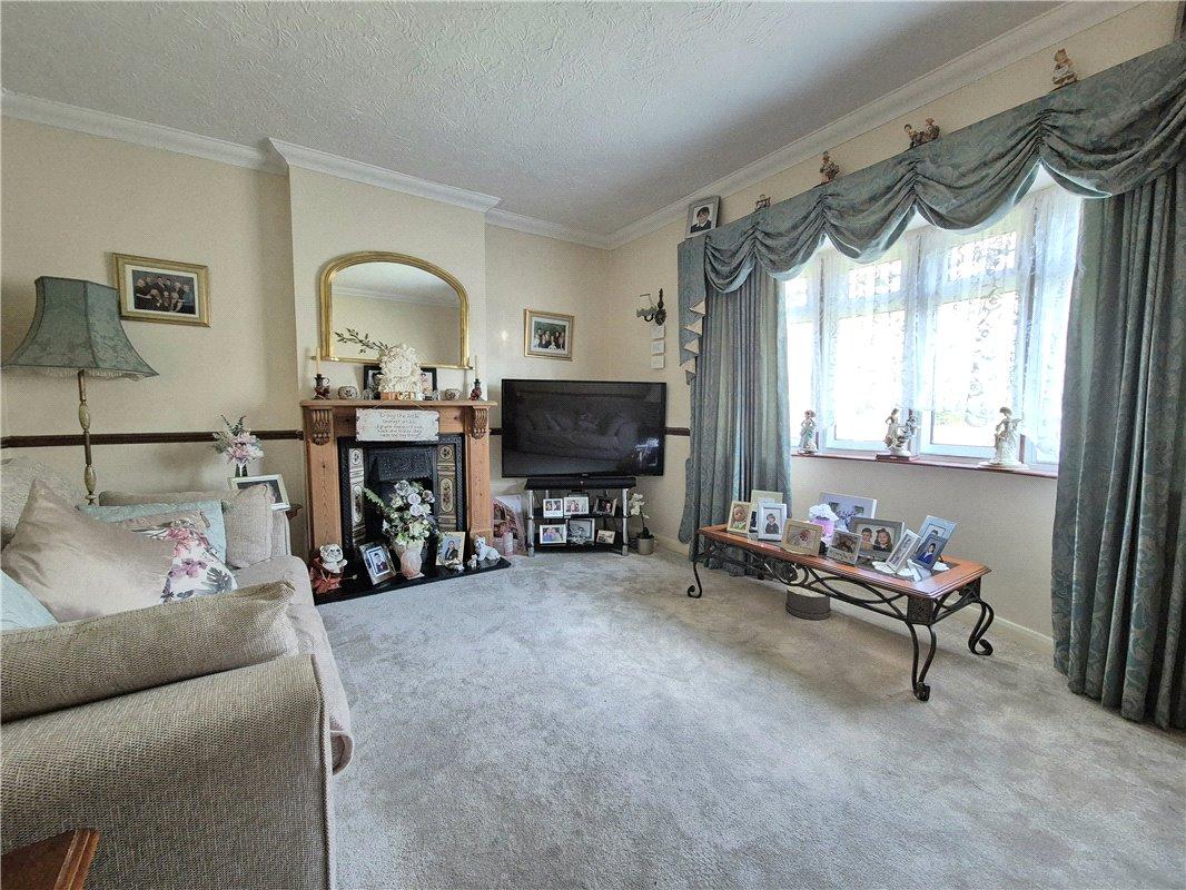 3 bedroom bungalow for sale in Bromley | Robinson Jackson
