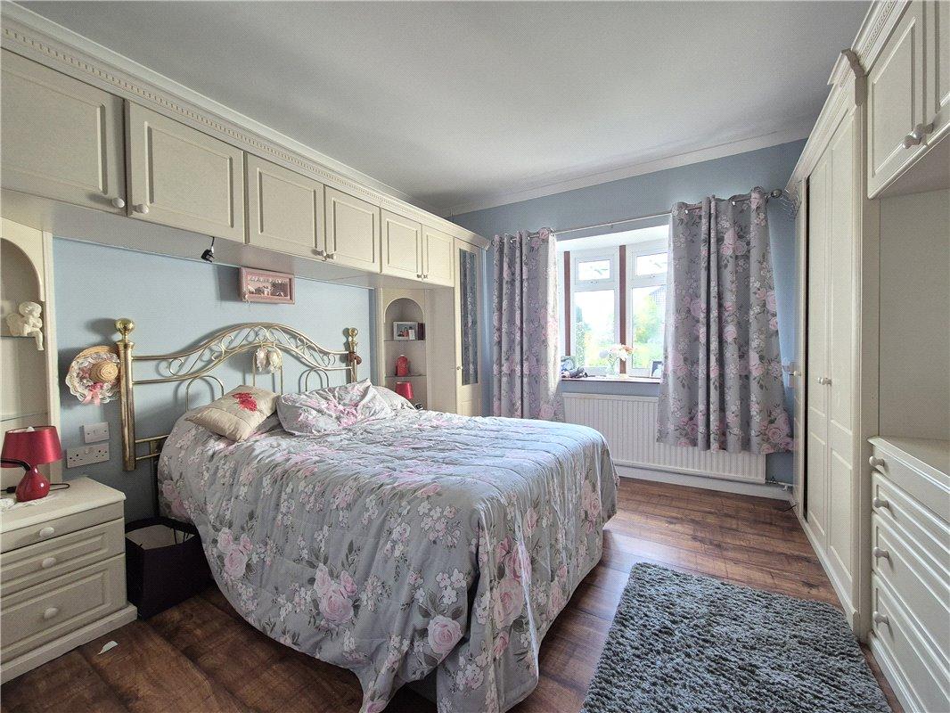 3 bedroom bungalow for sale in Bromley | Robinson Jackson