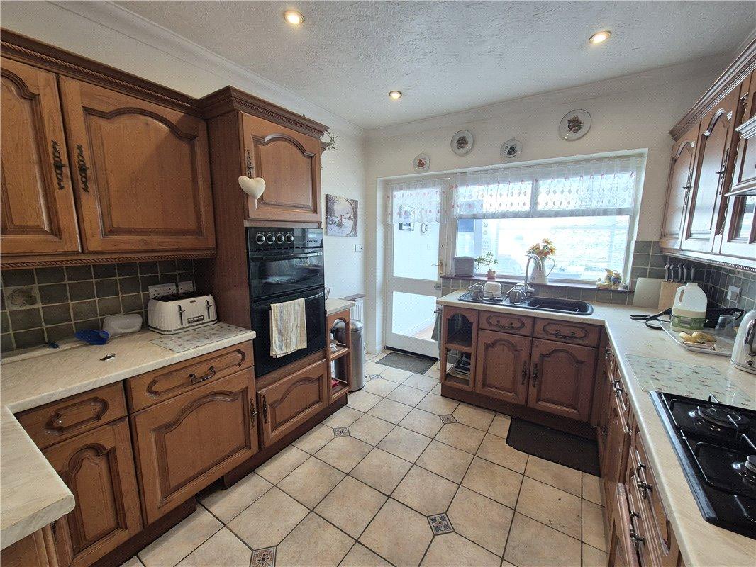 3 bedroom bungalow for sale in Bromley | Robinson Jackson
