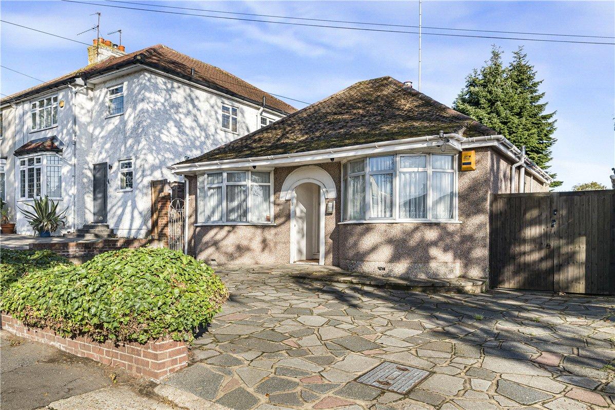 2 bedroom bungalow for sale in Orpington | Robinson Jackson