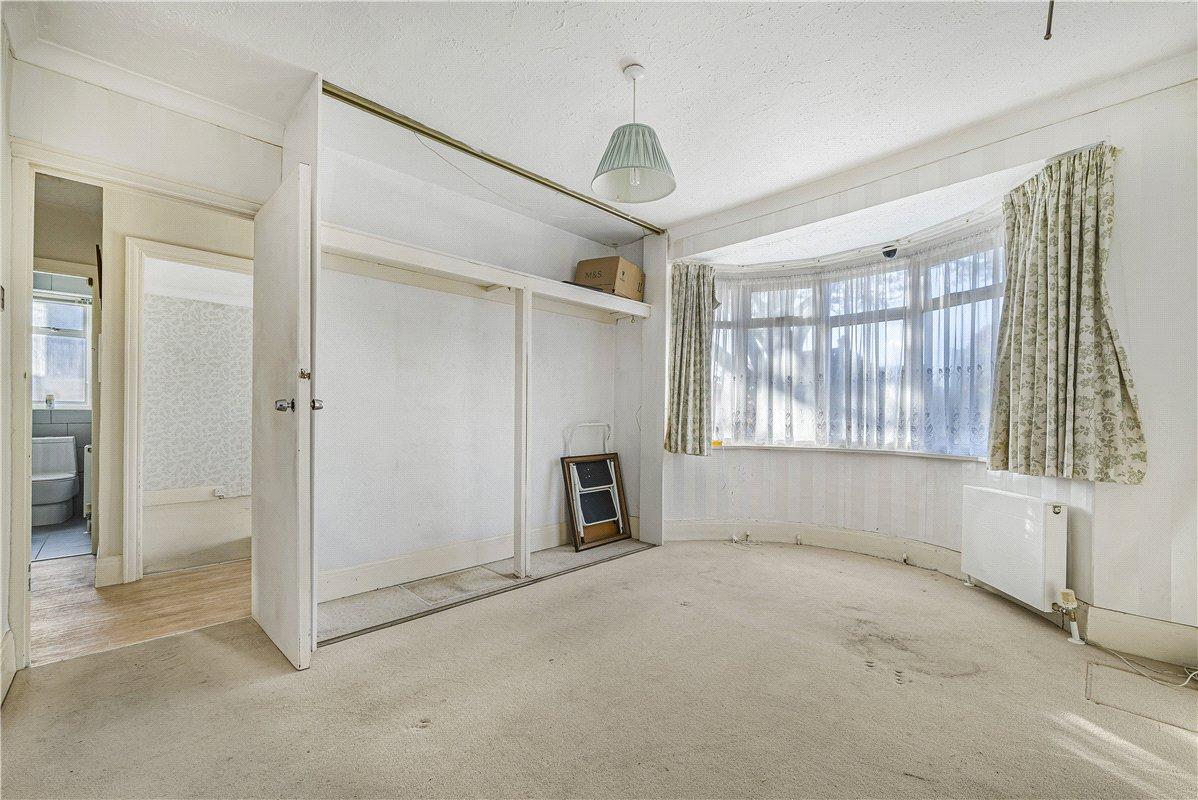 2 bedroom bungalow for sale in Orpington | Robinson Jackson