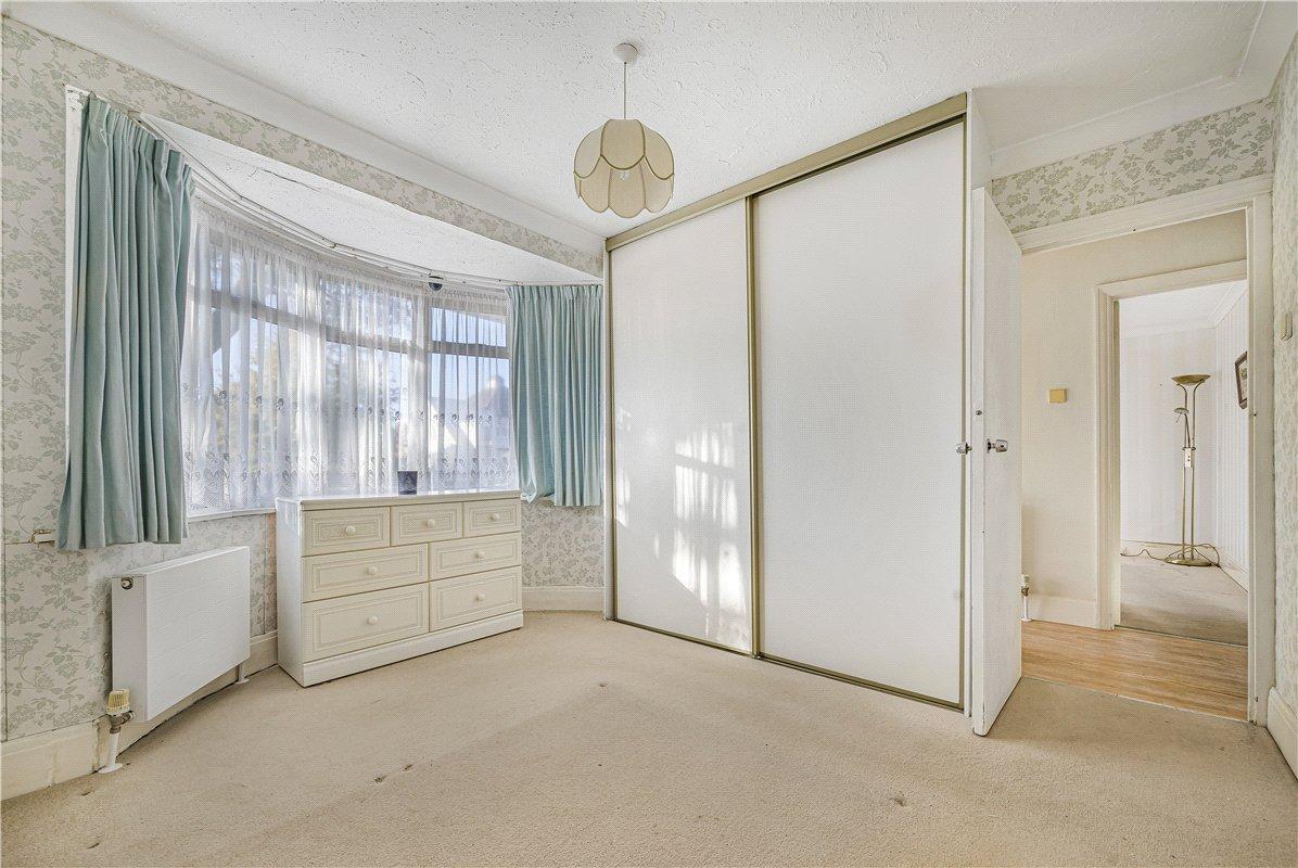 2 bedroom bungalow for sale in Orpington | Robinson Jackson