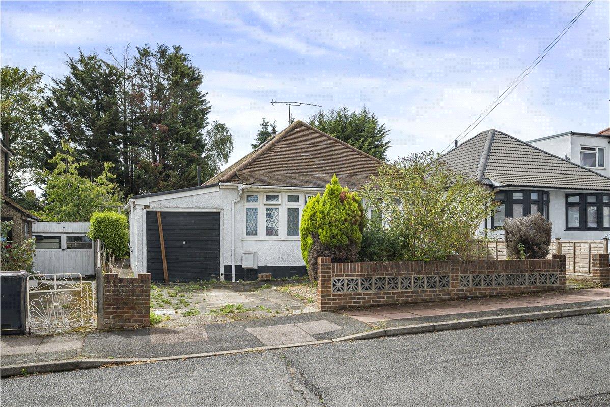 2 bedroom bungalow for sale in Orpington | Robinson Jackson