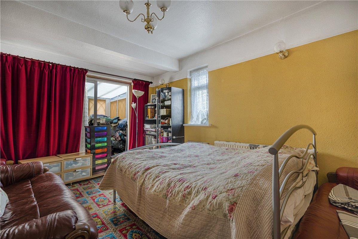 2 bedroom bungalow for sale in Orpington | Robinson Jackson