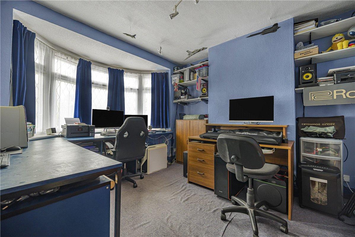 2 bedroom bungalow for sale in Orpington | Robinson Jackson