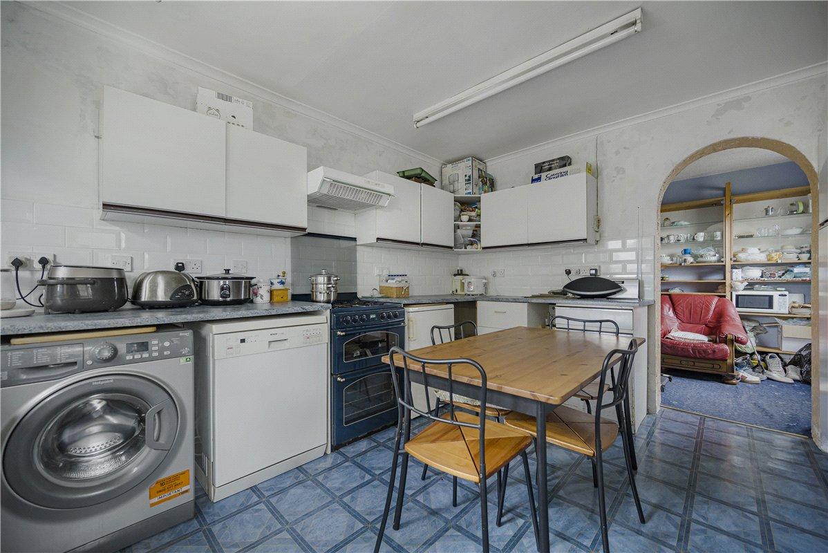 2 bedroom bungalow for sale in Orpington | Robinson Jackson