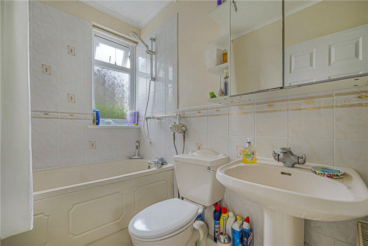 2 bedroom bungalow for sale in Orpington | Robinson Jackson