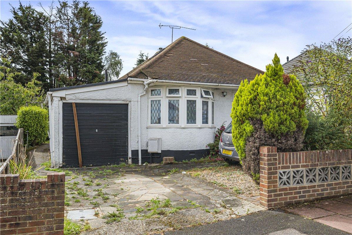 2 bedroom bungalow for sale in Orpington | Robinson Jackson