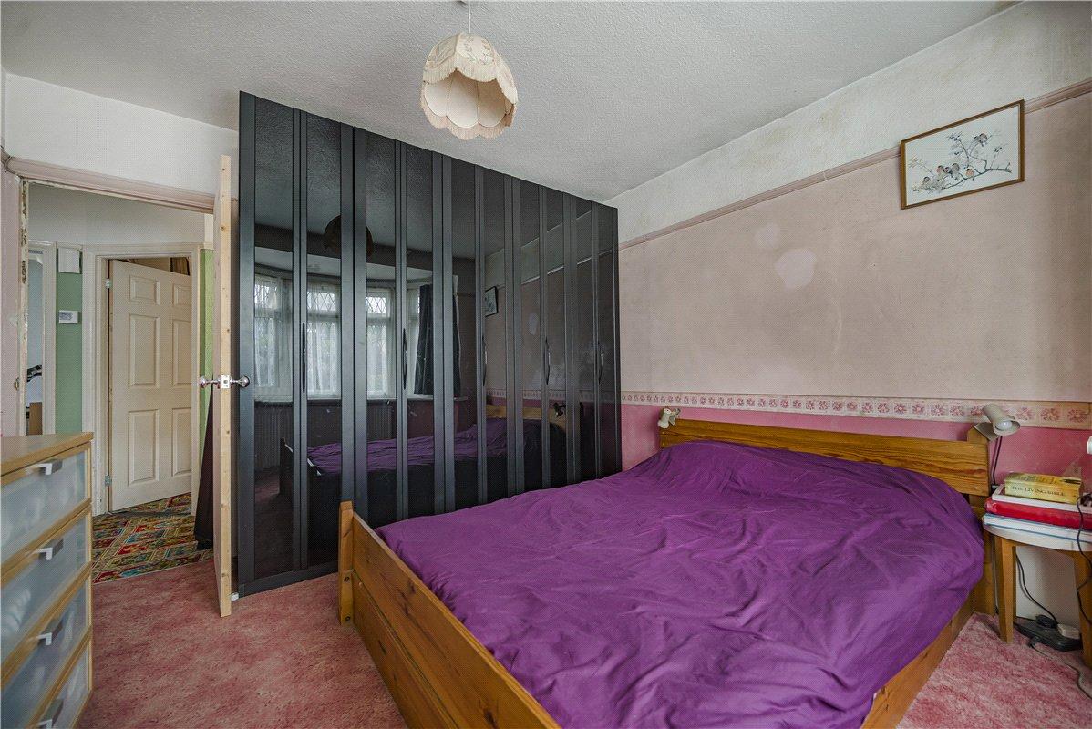 2 bedroom bungalow for sale in Orpington | Robinson Jackson