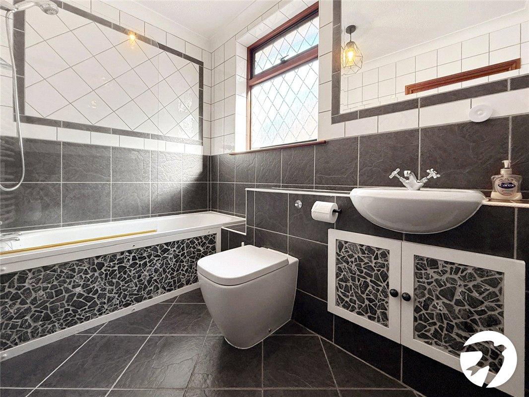 4 bedroom house to rent in Orpington | Robinson Jackson