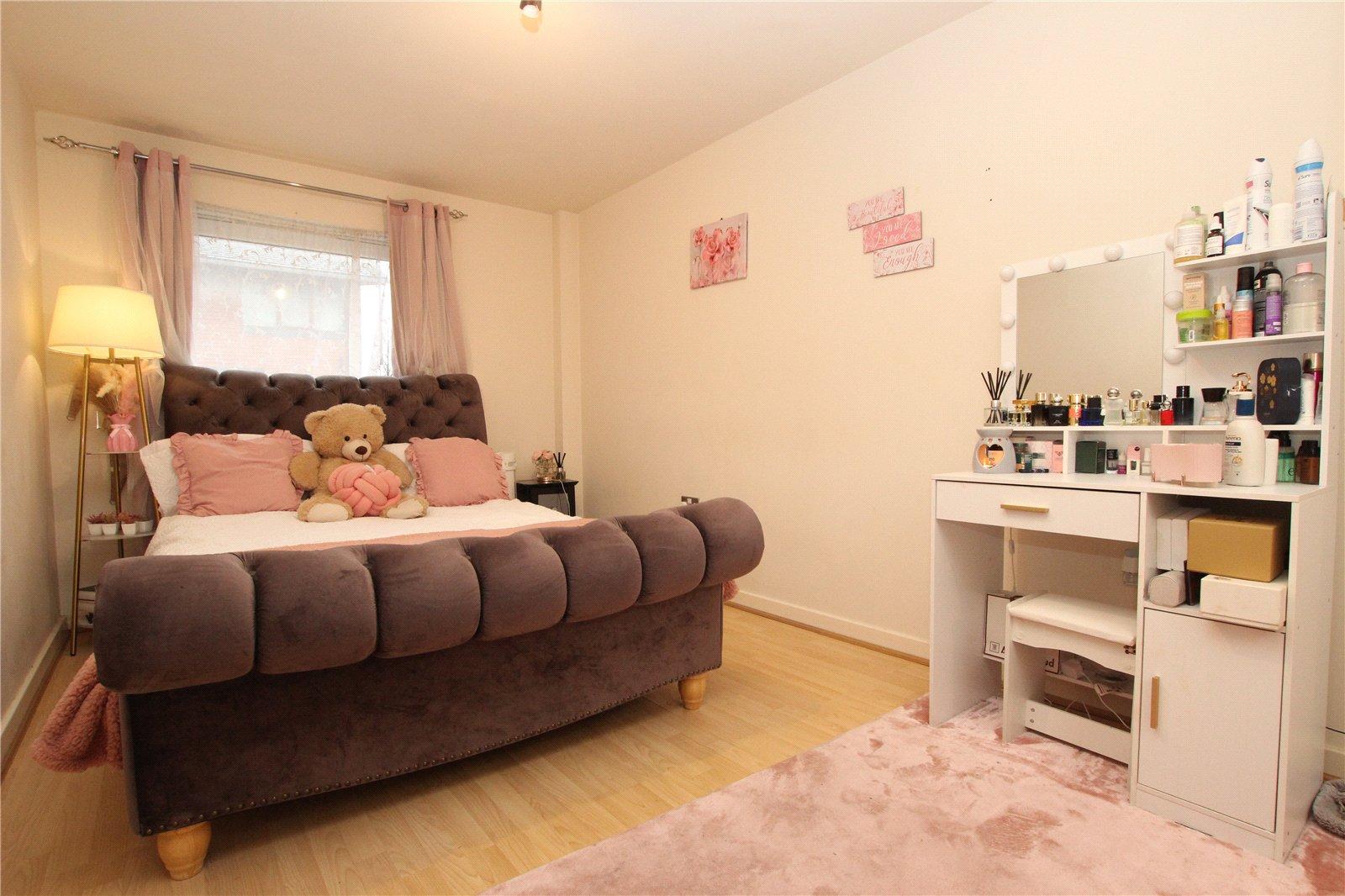 2 bedroom property for sale in London | Robinson Jackson