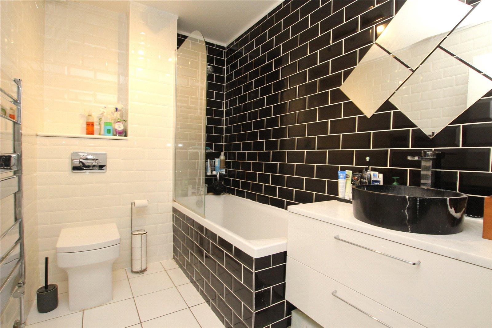 2 bedroom property for sale in London | Robinson Jackson