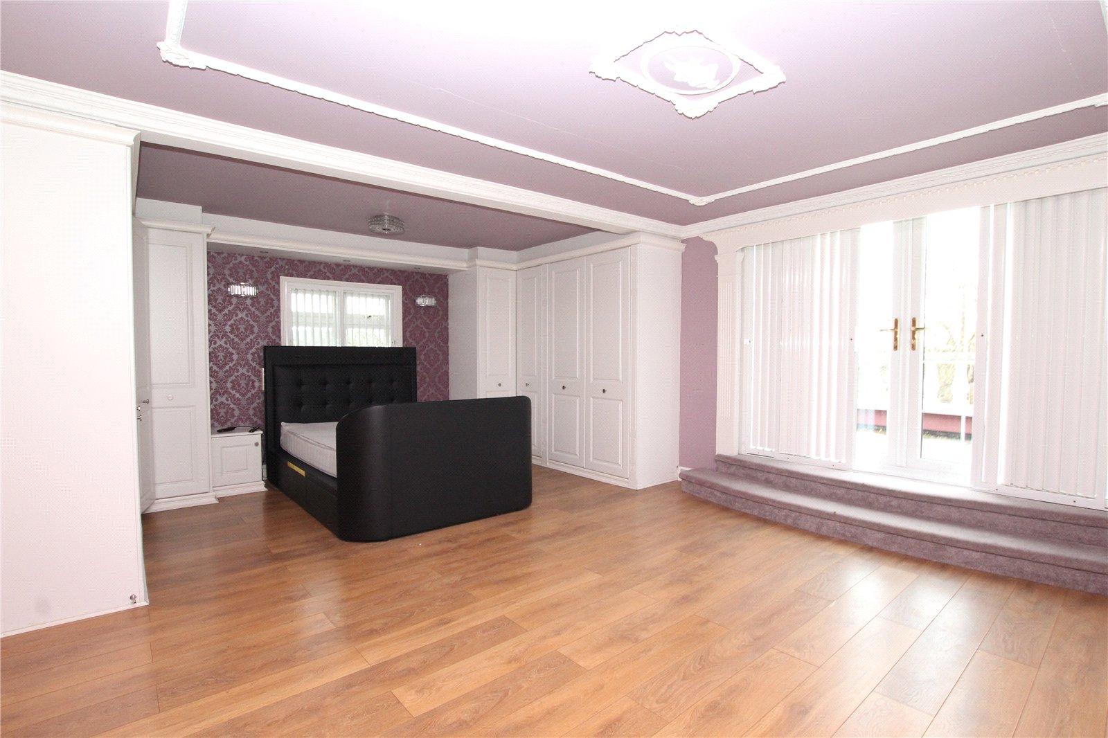 5 bedroom house for sale in Plumstead Common | Robinson Jackson