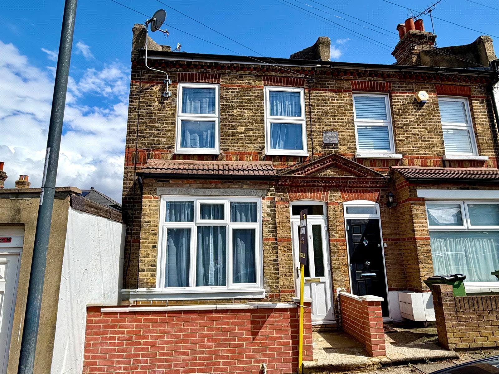 2 bedroom house for sale in Plumstead Common | Robinson Jackson