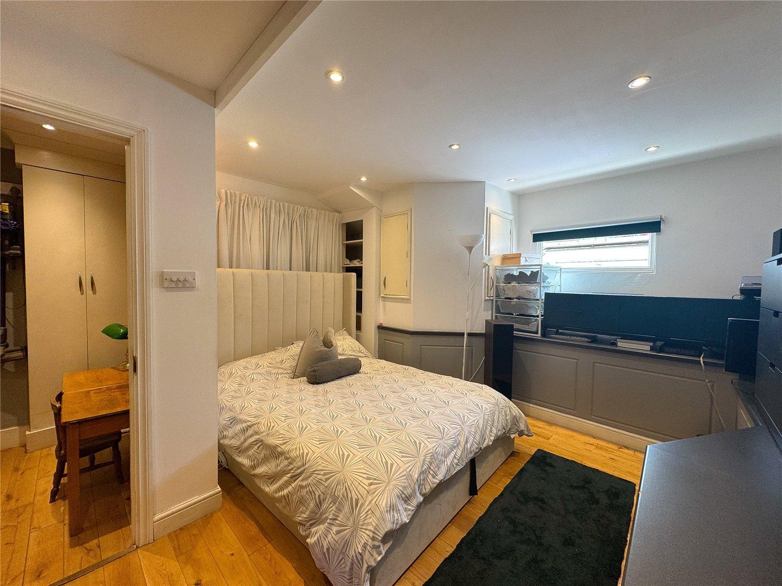 4 bedroom house for sale in Plumstead Common | Robinson Jackson