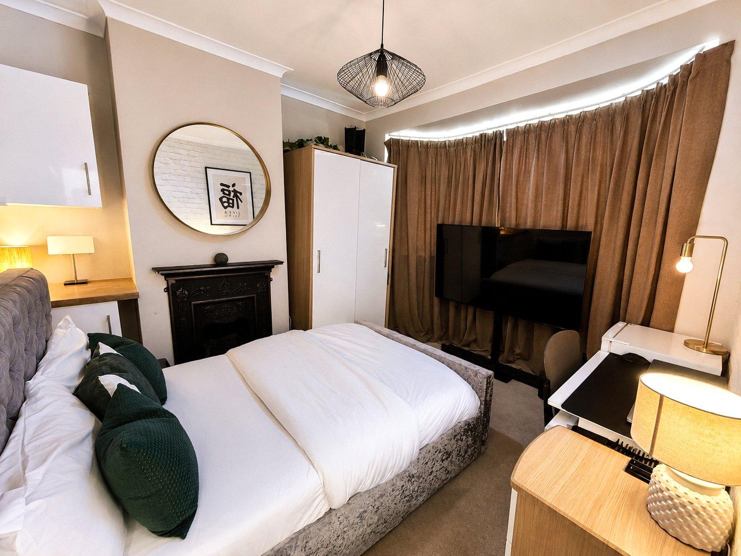 3 bedroom house for sale in Shooters Hill | Robinson Jackson