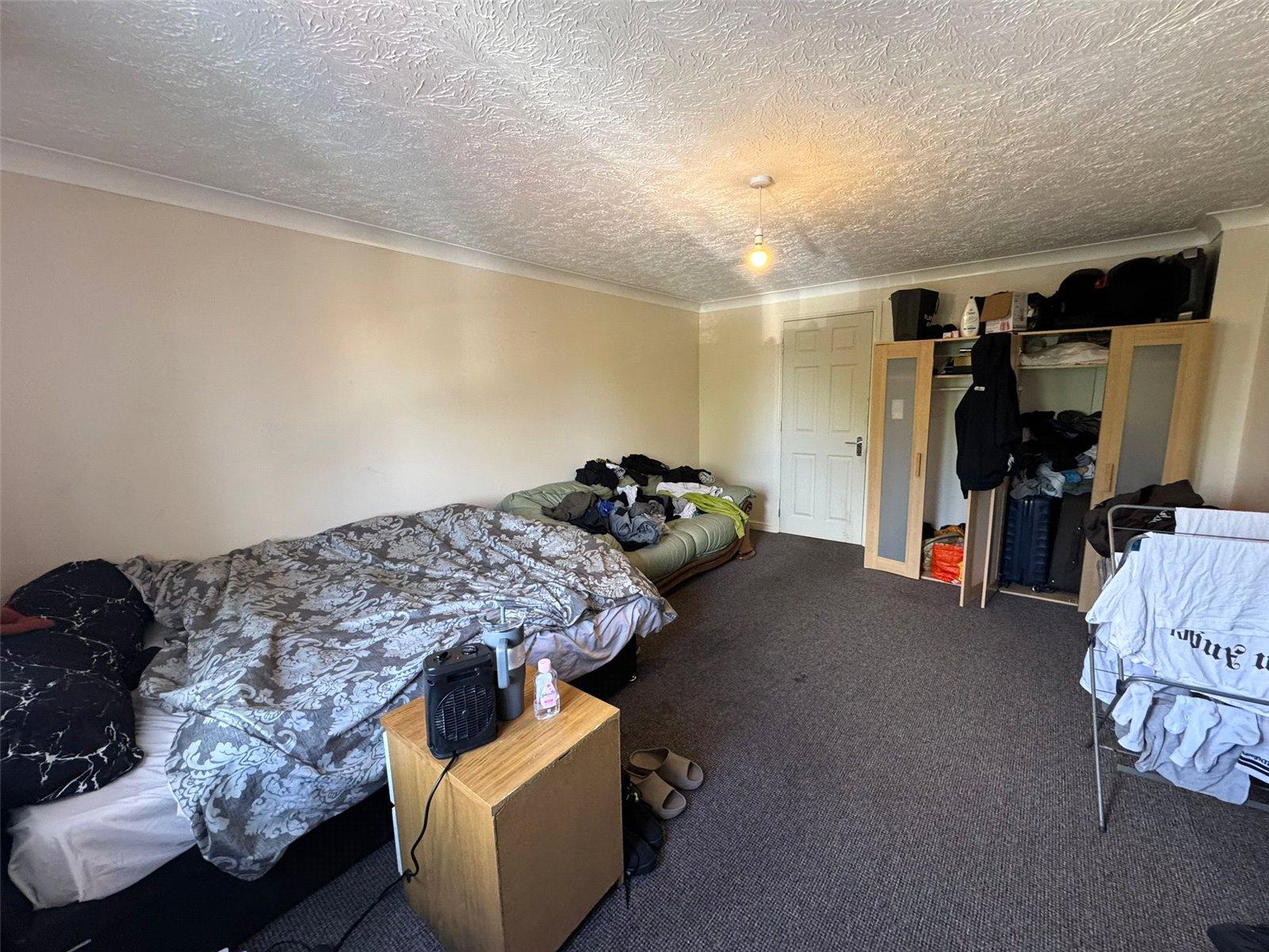 3 bedroom property for sale in Thamesmead | Robinson Jackson
