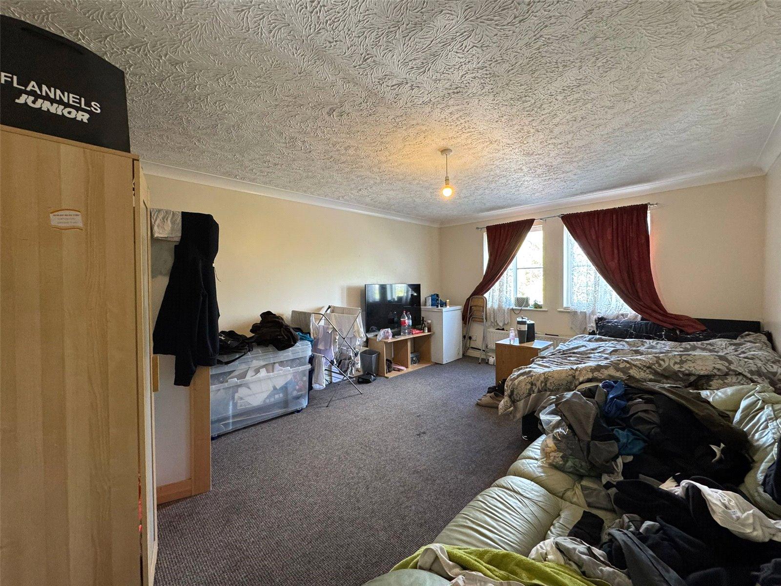 3 bedroom property for sale in Thamesmead | Robinson Jackson