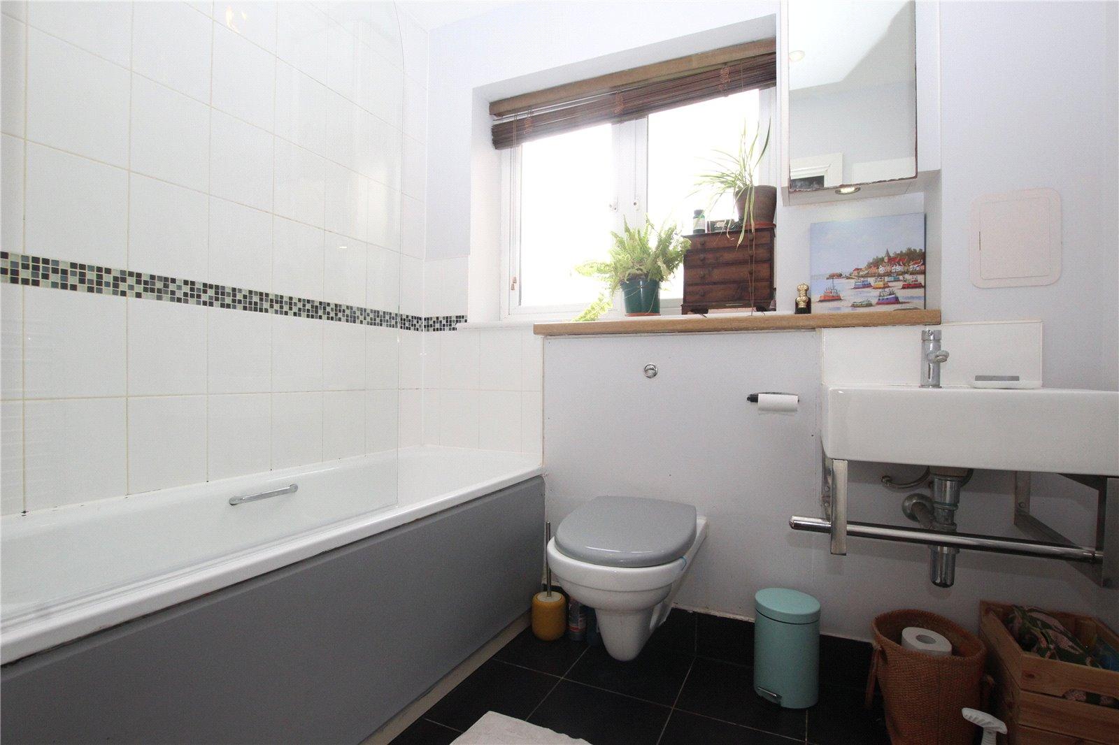 1 bedroom property for sale in Plumstead Common | Robinson Jackson