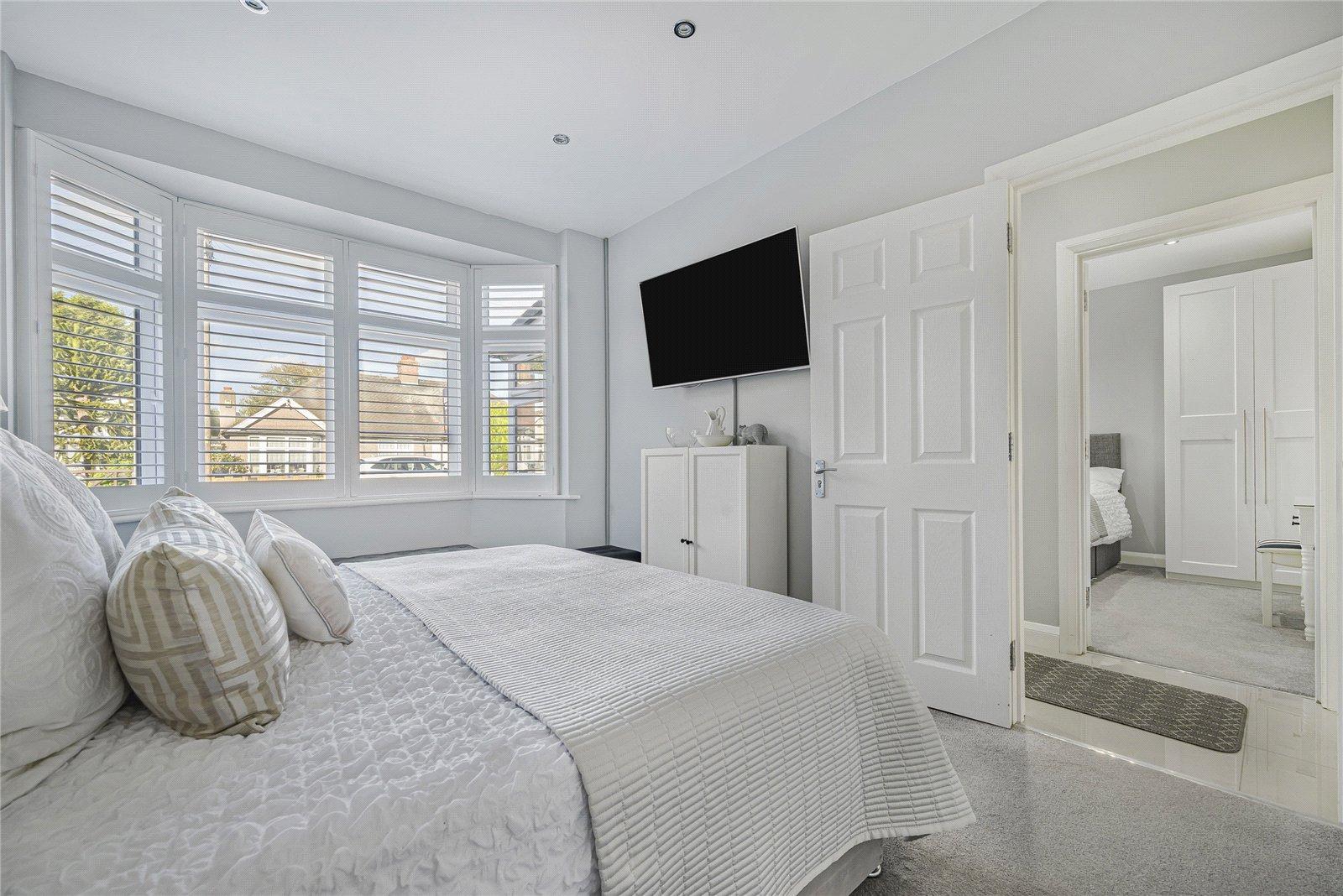 3 bedroom bungalow for sale in London | Robinson Jackson