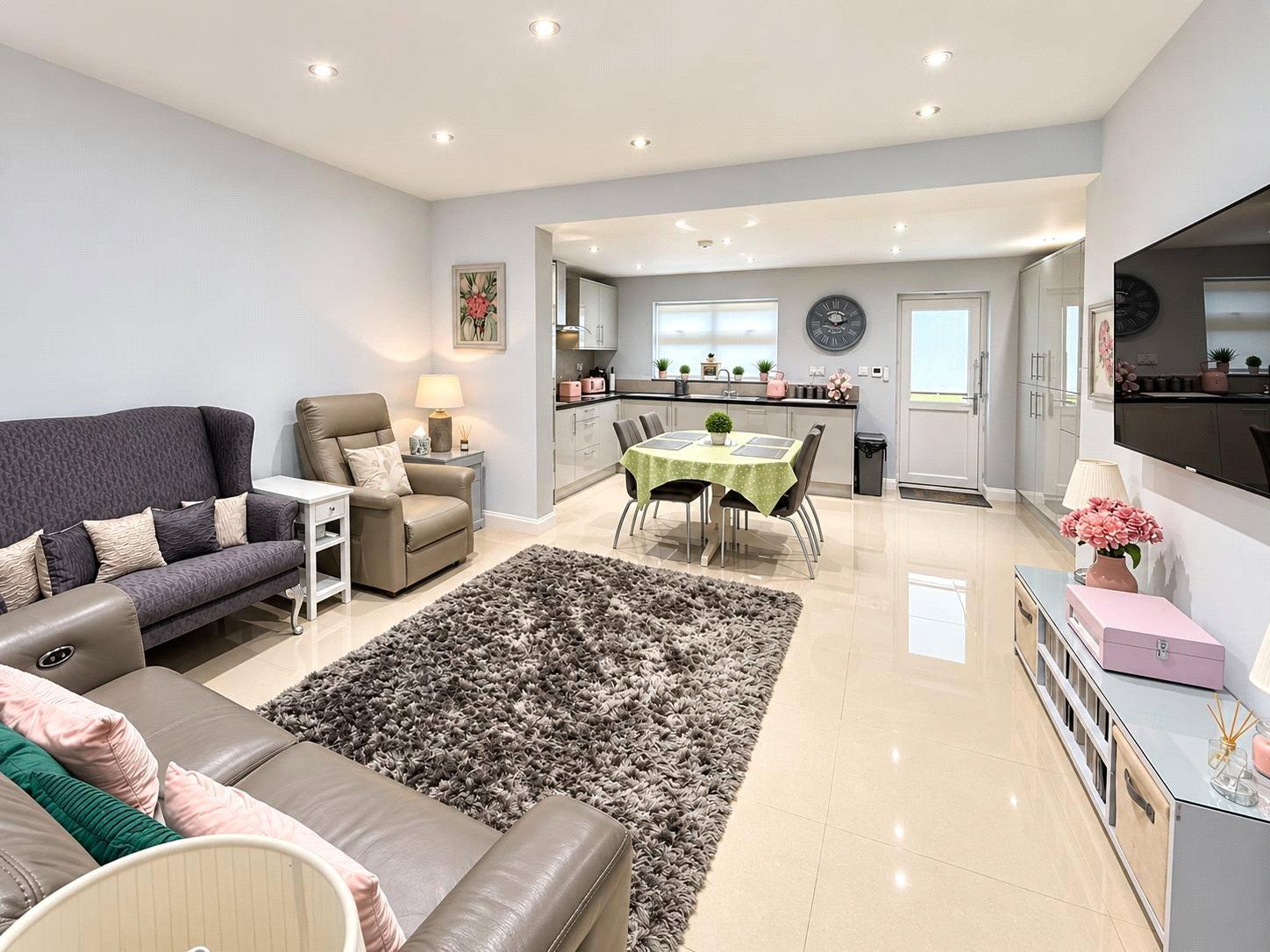 3 bedroom bungalow for sale in London | Robinson Jackson