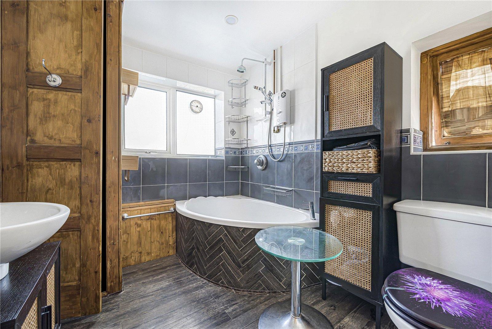 3 bedroom house for sale in London | Robinson Jackson
