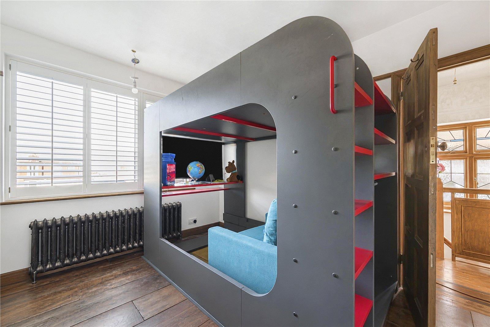 3 bedroom house for sale in London | Robinson Jackson
