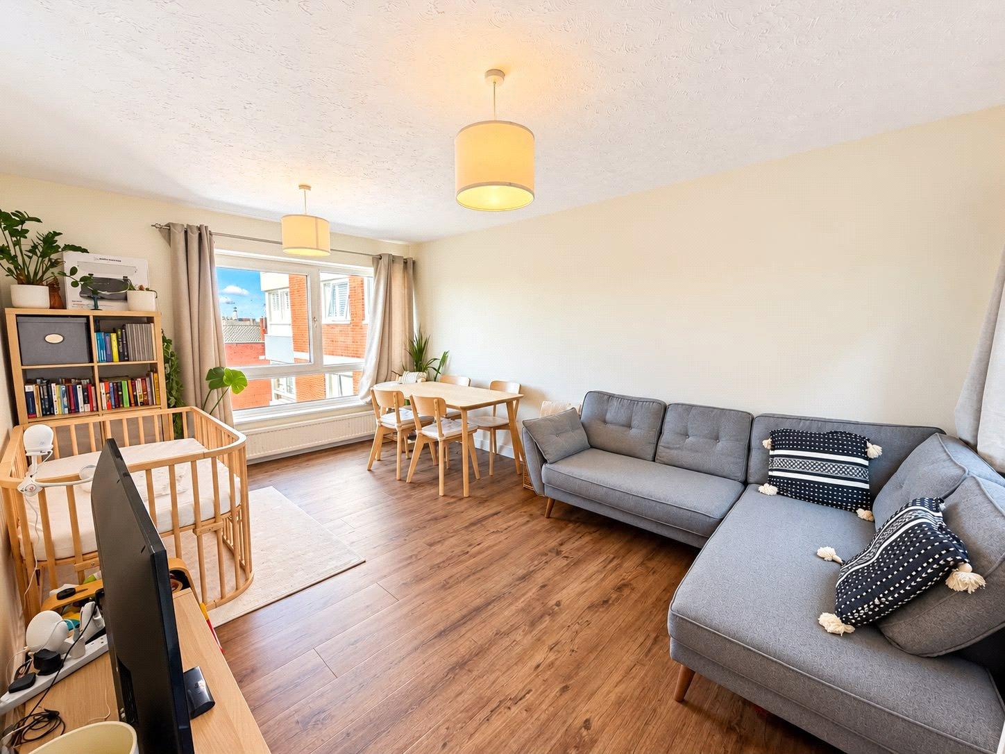2 bedroom property for sale in London | Robinson Jackson