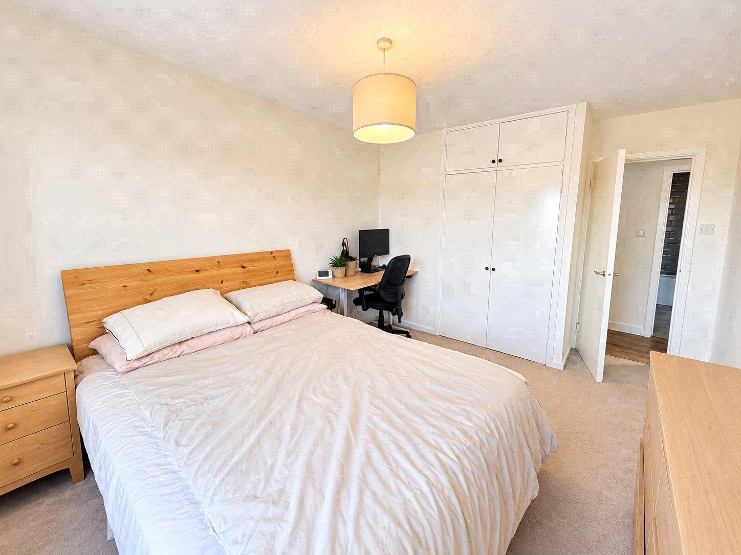 2 bedroom property for sale in London | Robinson Jackson