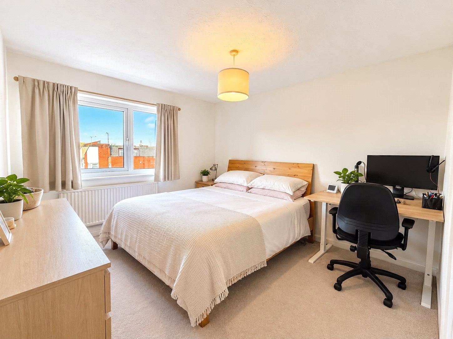 2 bedroom property for sale in London | Robinson Jackson