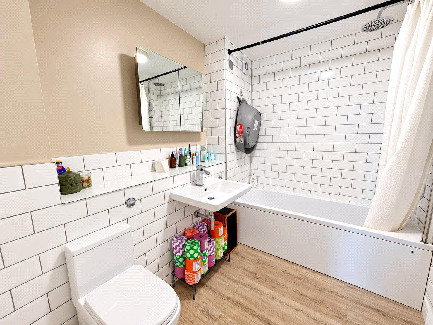 2 bedroom property for sale in London | Robinson Jackson