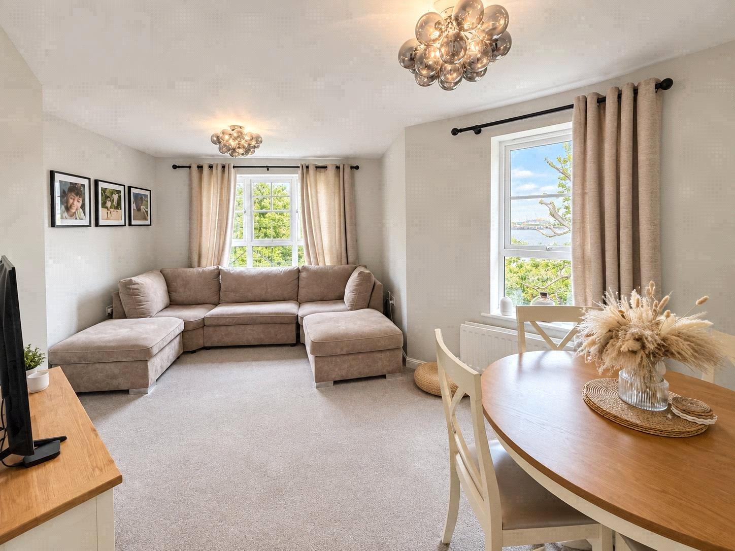 2 bedroom property for sale in London | Robinson Jackson