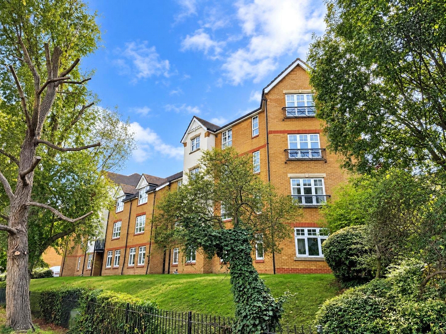 2 bedroom property for sale in London | Robinson Jackson