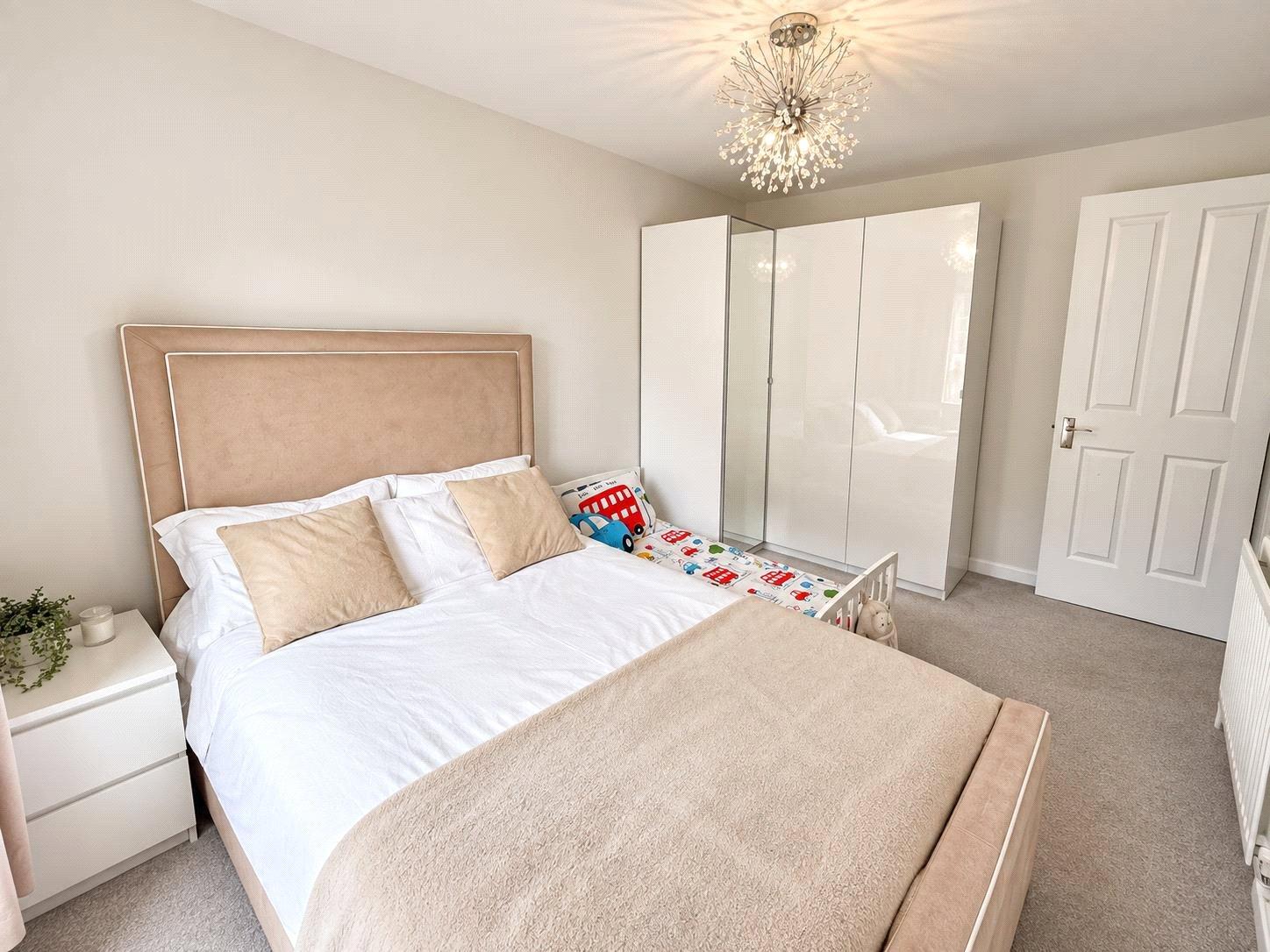 2 bedroom property for sale in London | Robinson Jackson