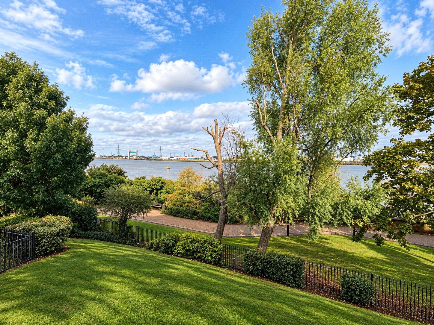 2 bedroom property for sale in London | Robinson Jackson