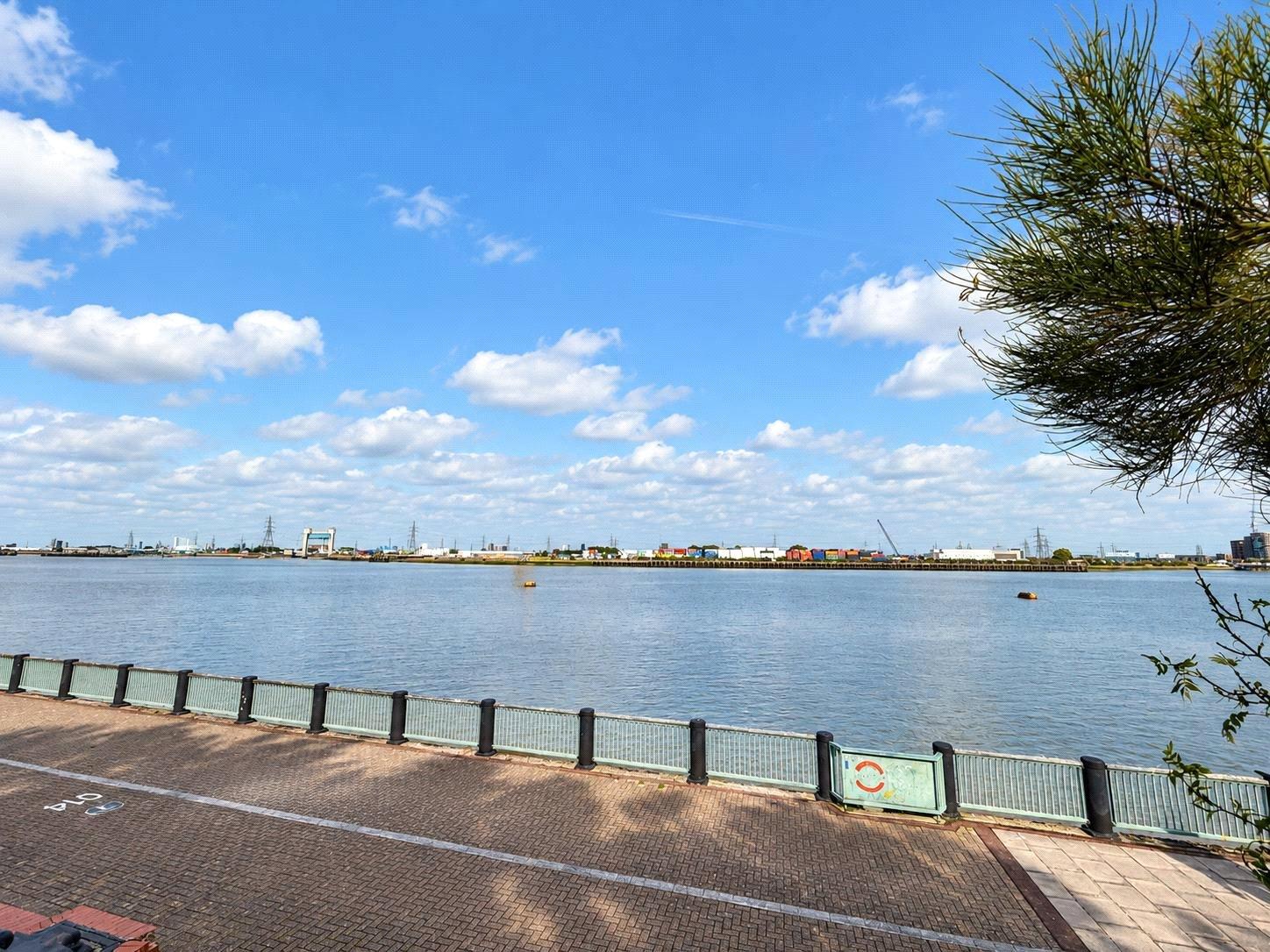 2 bedroom property for sale in London | Robinson Jackson